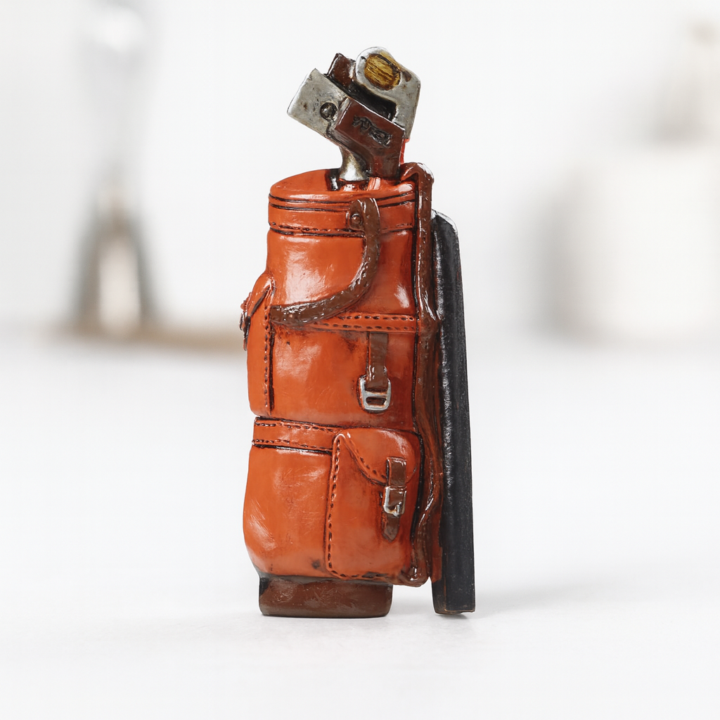 Miniatur Golfbag, ca. 8,5cm aus Polyresin – Zubehör für Puppenhaus, Diorama, Modellbau und Wichtelwelt