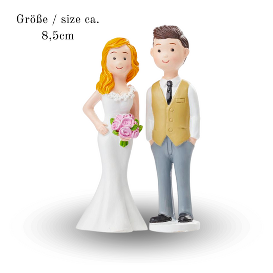 Brautpaar Hochzeitsfigur zweiteilig aus Polyresin – Braut in Weiß, Bräutigam in Grau-Gold
Detailansicht Hochzeitsdekofigur 8,5 cm – romantisches Brautpaar
Tortenfigur Hochzeit zweiteilig – hochwertiges Design für festliche Dekoration
Polyresin-Figuren Braut & Bräutigam als Hochzeitsdeko oder Geschenkidee