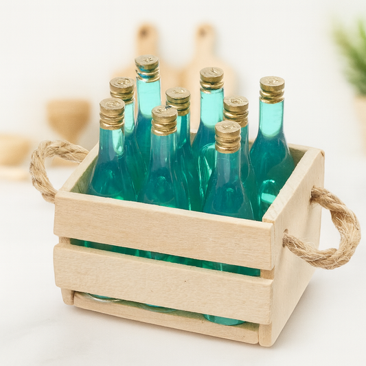 Miniatur Weinkiste 4cm aus Holz mit Kunststoffflaschen – Zubehör für Wichtelwelt, Puppenhaus & Diorama