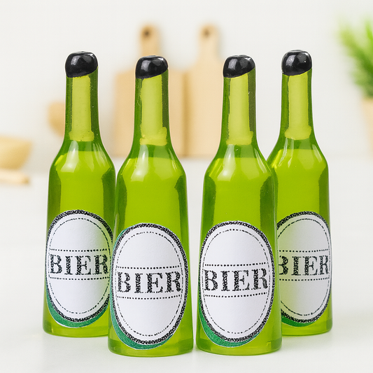 Miniatur Bierflasche 4-teilig, 3,5cm aus Kunststoff – Zubehör für Wichtelwelt, Puppenhaus & Diorama