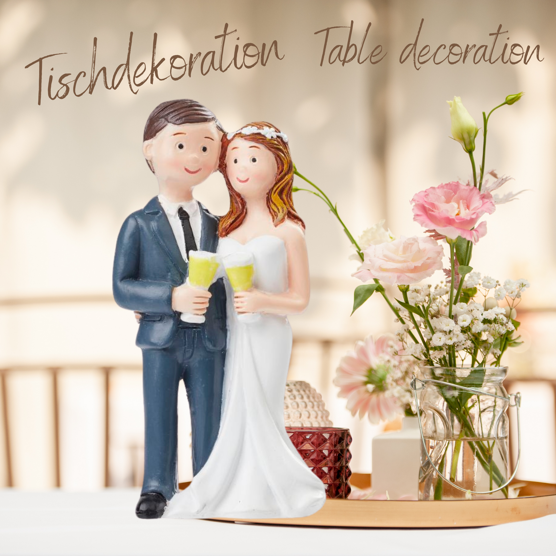 – Hochzeitsfigur Brautpaar mit Sektglas aus Polyresin 8 cm
– Dekofigur Braut und Bräutigam als Tortenaufsatz
– Braut in Weiß, Bräutigam in Blau mit Glas – Hochzeit Deko
– Handbemalte Hochzeitsfigur für Torte oder Tisch
– Figur Brautpaar feiert mit Sektglas – 8 cm Deko