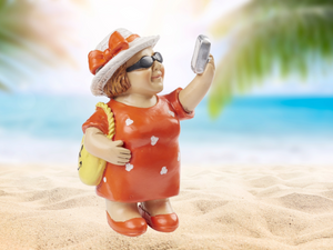 Dekofigur Urlauberin mit Handy , Maritime Deko Figur , Miniatur Dekoration